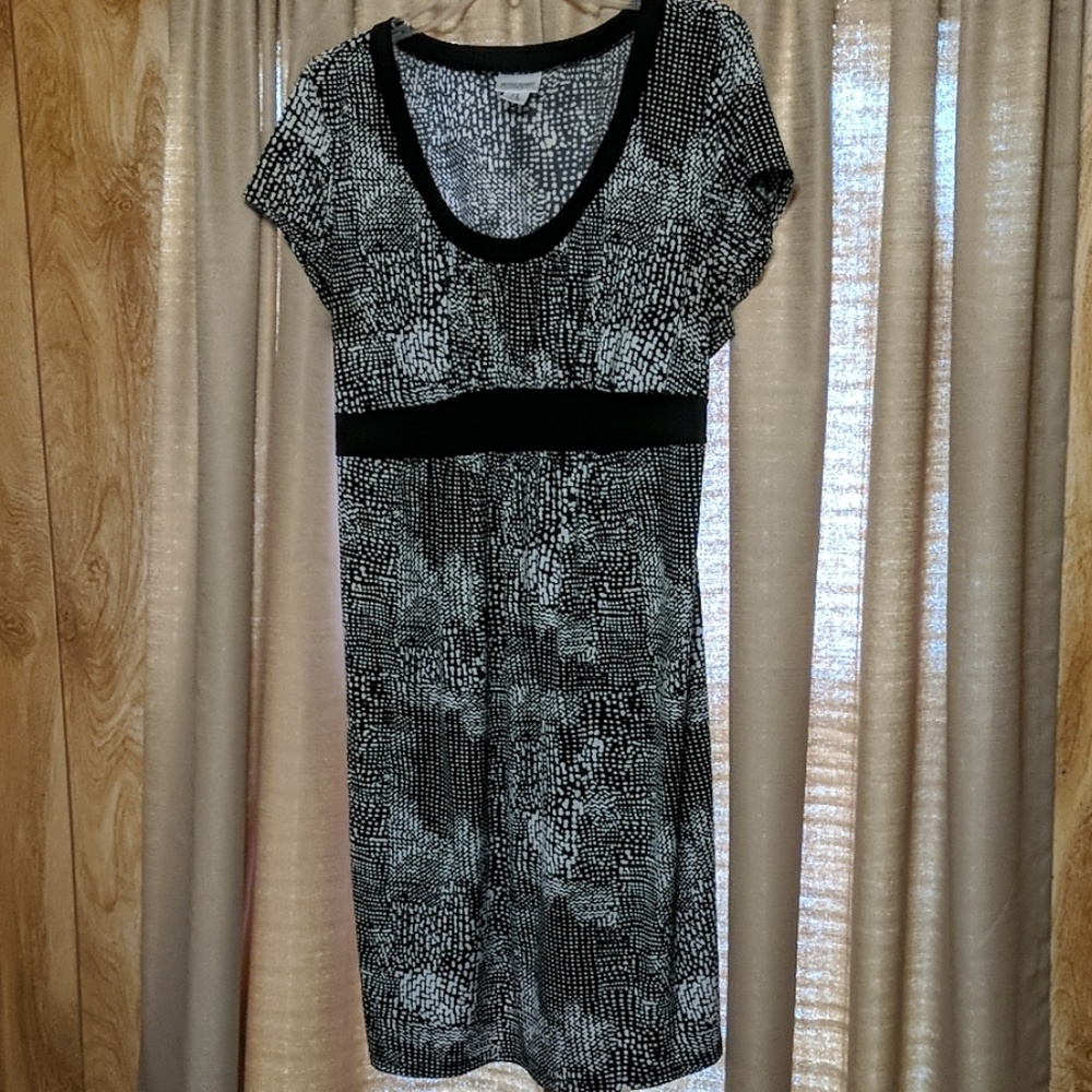 Black and white maternity dress